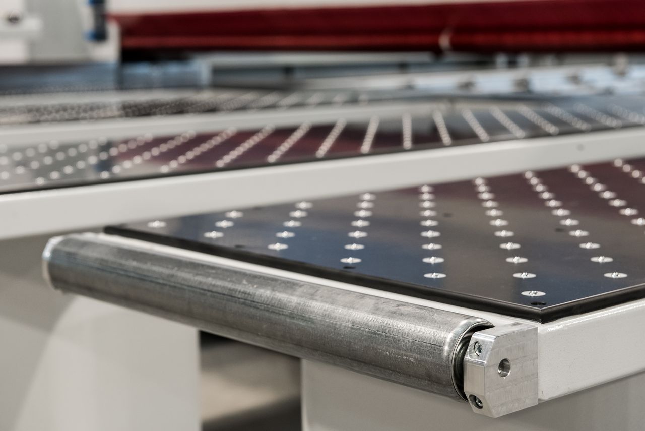 Table-roller-for-loading-material.jpg